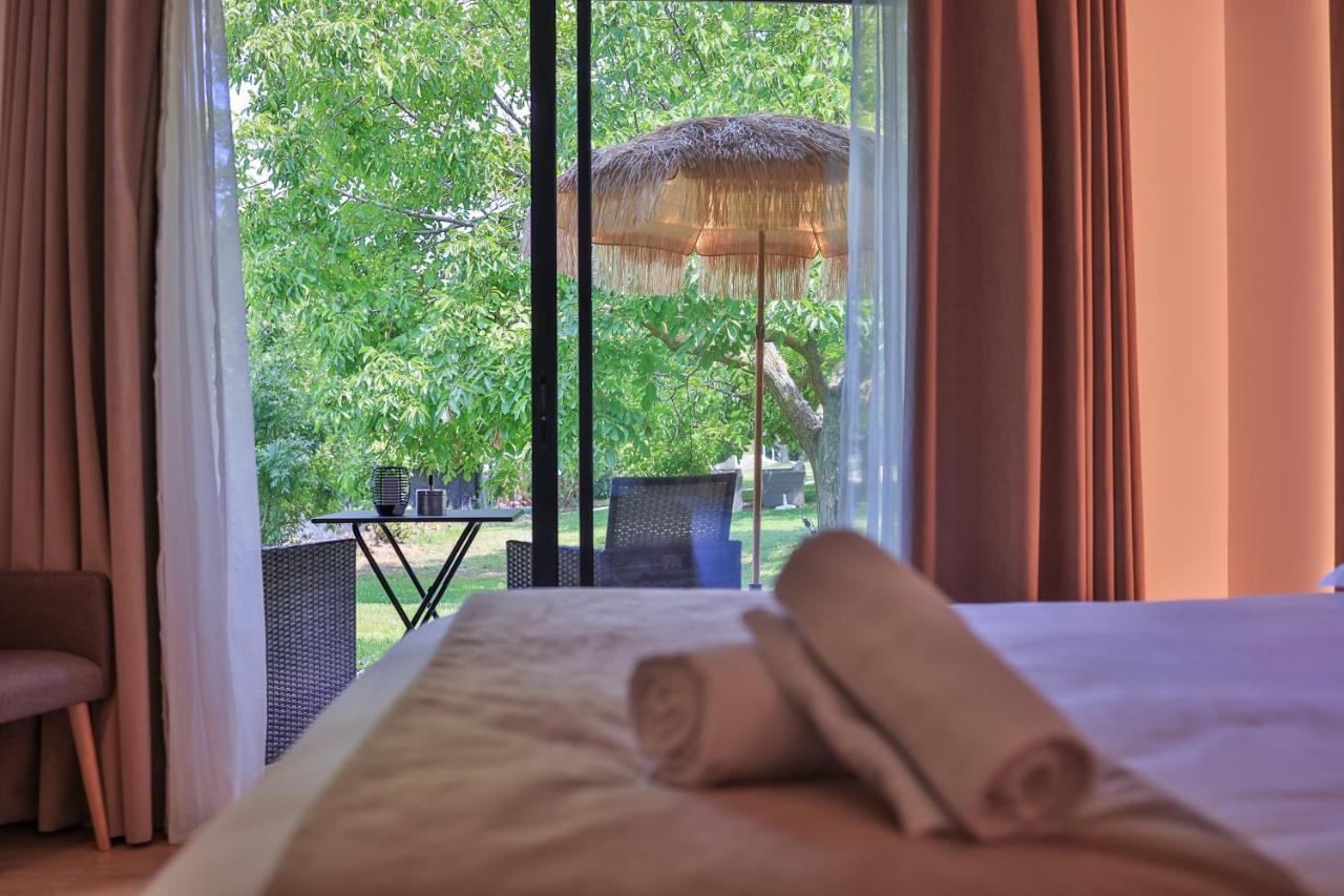 Logis Hotel & Spa Dejeunez Sous L'Arbre Rousset  Exterior photo